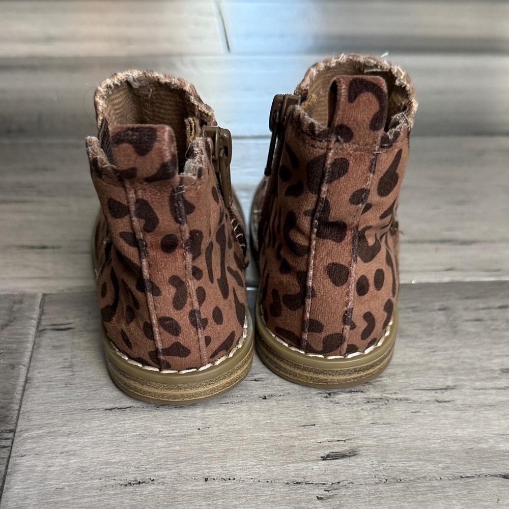 Leopard Print Kids Boots - Picture 4 of 8